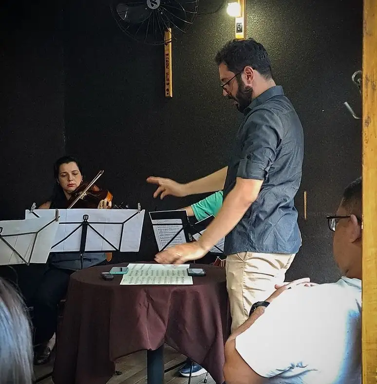 Romeu e Julieta, com camerata do Instituto Zambonini